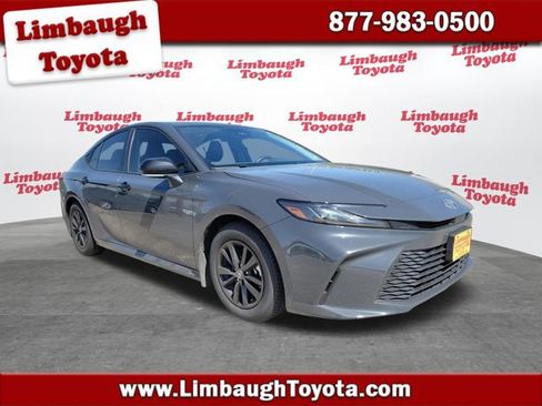 Used 2025 Toyota Camry LE w/ Convenience Package image 1