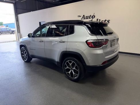 Used 2025 Jeep Compass Limited AWD/4WD image 3