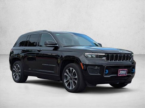 Used 2023 Jeep Grand Cherokee Overland w/ Advanced Protech Group III AWD/4WD image 3