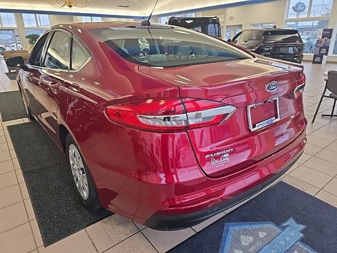 Used 2019 Ford Fusion S image 5