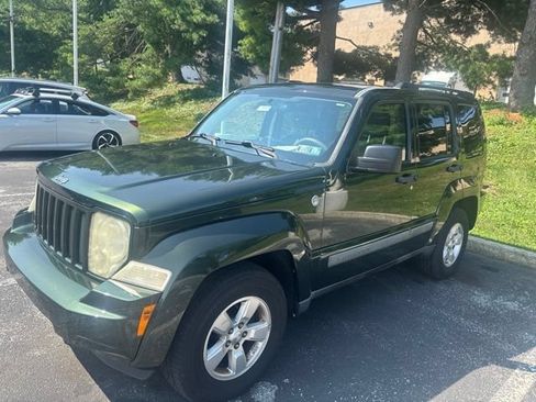 Used 2011 Jeep Liberty Sport w/ Popular Equipment Group AWD/4WD image 2
