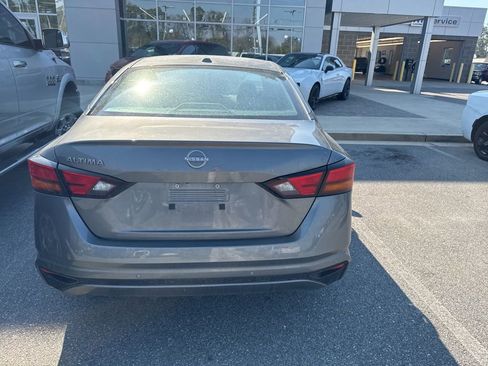 Used 2025 Nissan Altima 2.5 SV image 7