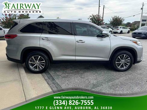 Used 2019 Toyota Highlander XLE FWD image 5