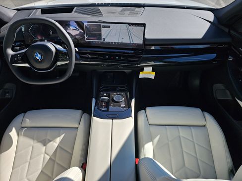 New 2025 BMW 530i xDrive image 10