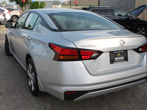 Used 2022 Nissan Altima 2.5 S FWD image 3
