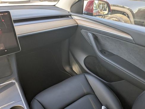 Used 2022 Tesla Model Y Performance image 17