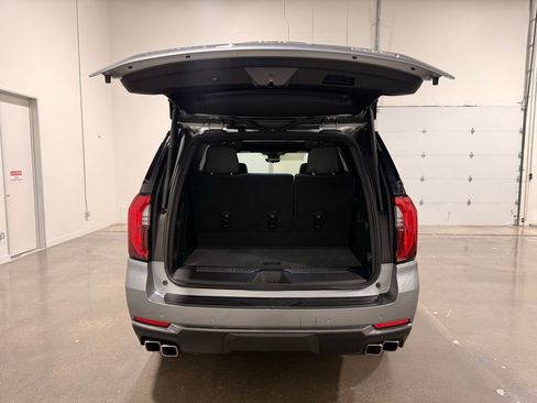 Used 2025 GMC Yukon AT4 w/ AT4 Premium Package AWD/4WD image 9