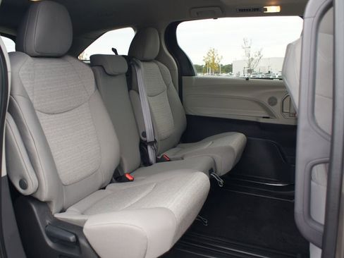 Used 2024 Toyota Sienna LE image 22