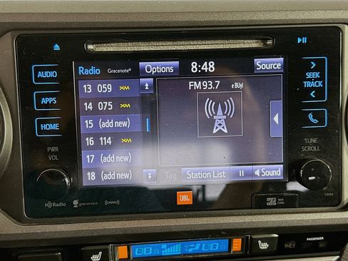 Used 2017 Toyota Tacoma TRD Off-Road AWD/4WD image 15