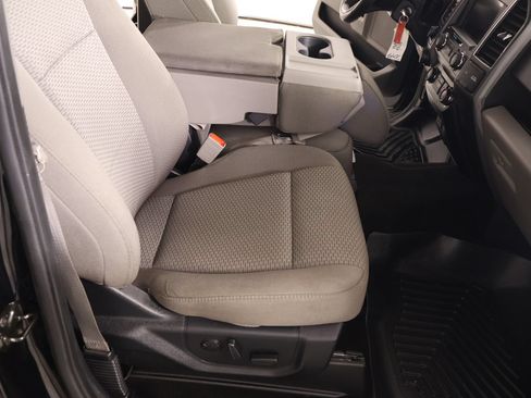 Used 2019 Ford F150 XLT w/ Equipment Group 302A Luxury AWD/4WD image 14