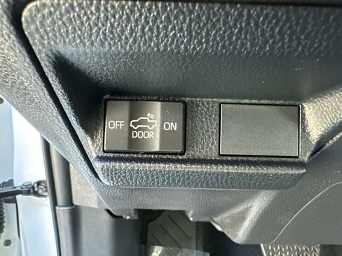 Certified 2025 Toyota Tacoma TRD Off-Road image 29