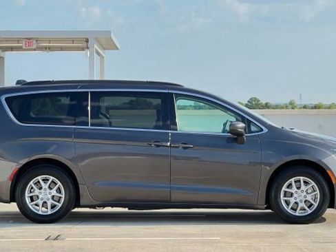 Used 2020 Chrysler Voyager Lxi image 6