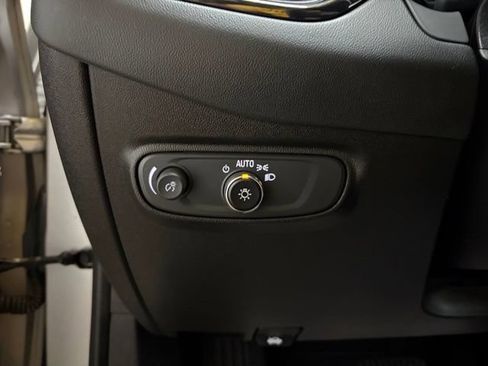 Used 2022 Chevrolet Equinox RS FWD image 37