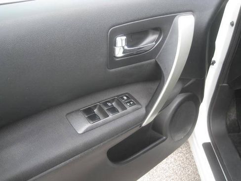 Used 2014 Nissan Rogue S w/ Convenience Package AWD/4WD image 18