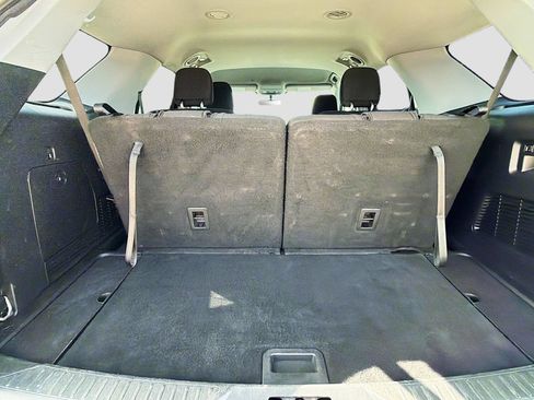 Used 2023 Ford Explorer XLT RWD image 28