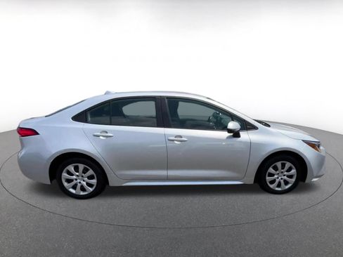 Used 2025 Toyota Corolla LE FWD image 16