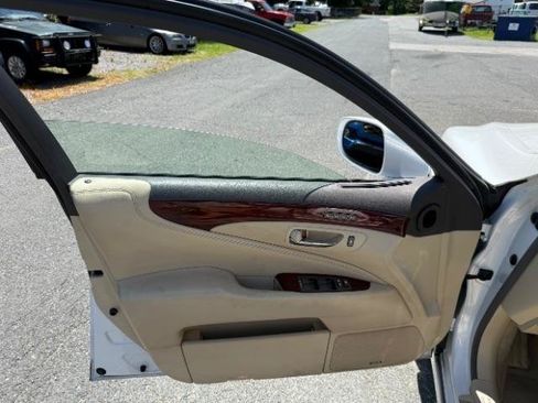 Used 2010 Lexus LS 460 AWD w/ Comfort Pkg image 19