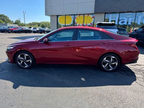 Used 2023 Hyundai Elantra Limited w/ Preferred Accessory Package FWD image 8