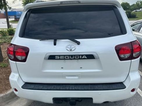 Used 2020 Toyota Sequoia Platinum RWD image 3