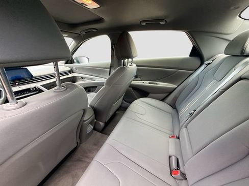 Certified 2025 Hyundai Elantra SEL FWD image 23