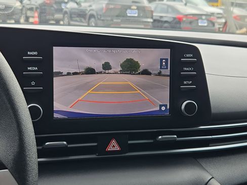 Used 2023 Hyundai Elantra SE image 22