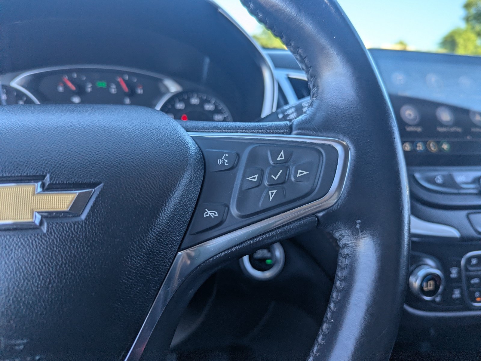 Used 2021 Chevrolet Equinox Premier FWD image 32