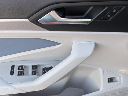 New 2026 Volkswagen Jetta SE FWD image 9