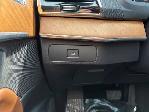 Certified 2023 Volvo XC90 B6 Plus AWD/4WD image 32