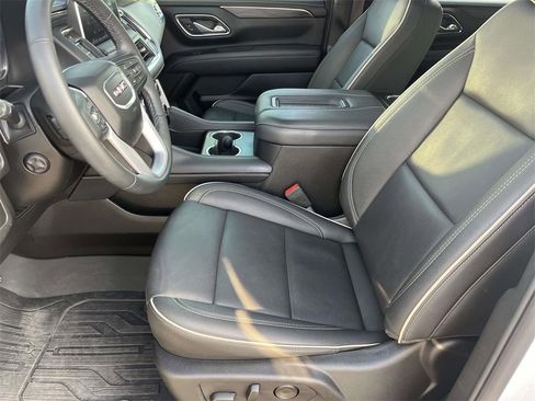 Used 2024 GMC Yukon XL SLT w/ SLT Luxury Package image 19