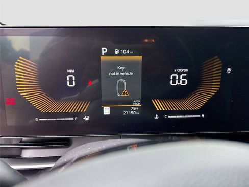 Used 2025 Kia Carnival FWD image 12