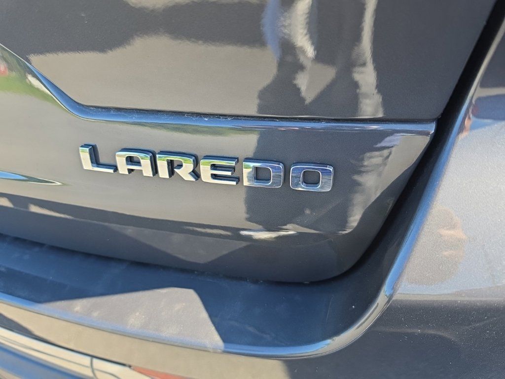 Used 2023 Jeep Grand Cherokee Laredo AWD/4WD image 32