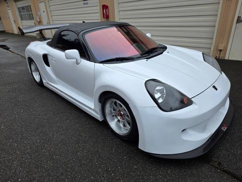 Used 2000 Toyota MR2 RWD image 9