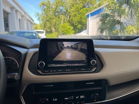 Used 2025 Nissan Rogue SV image 25