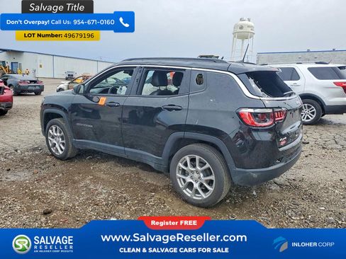 Used 2023 Jeep Compass Latitude w/ Sun and Sound Group AWD/4WD image 3
