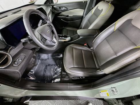 Used 2025 Chevrolet Trax ACTIV FWD image 23