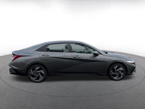 Used 2025 Hyundai Elantra SEL image 15