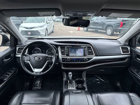 Used 2017 Toyota Highlander XLE AWD/4WD image 12