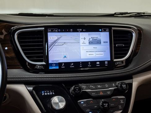Used 2021 Chrysler Pacifica Limited w/ Premium & Safety Sphere Group AWD/4WD image 17