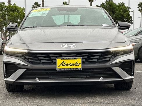 Certified 2025 Hyundai Elantra Sport image 9