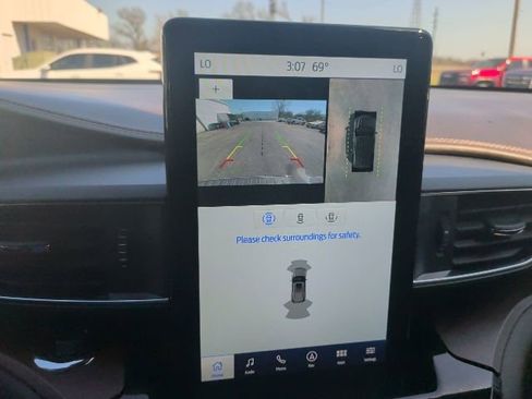 Used 2022 Ford Explorer King Ranch w/ Technology Package image 33