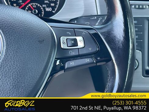 Used 2017 Volkswagen Golf SE image 25