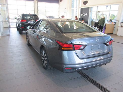 Used 2024 Nissan Altima 2.5 SV image 6