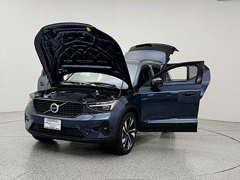New 2026 Volvo XC40 B5 Ultra w/ Protection Package Premier AWD/4WD image 9