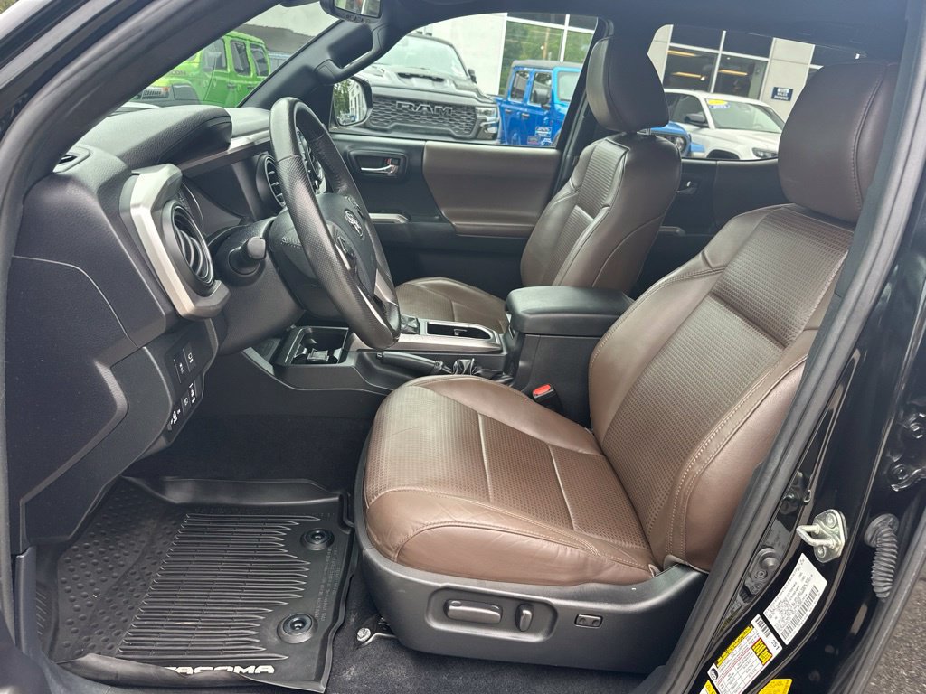 Used 2020 Toyota Tacoma Limited AWD/4WD image 15