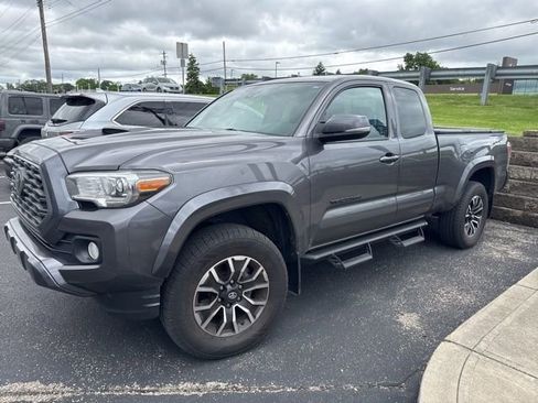 Used 2020 Toyota Tacoma TRD Sport AWD/4WD image 2