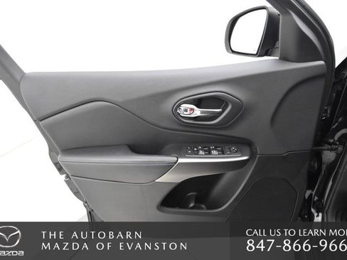 Used 2019 Jeep Cherokee Latitude Plus w/ Cold Weather Group image 28