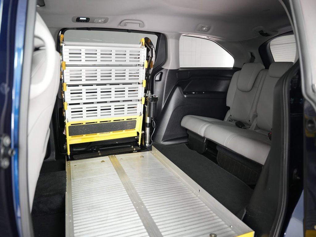 Used 2018 Honda Odyssey EX-L image 33