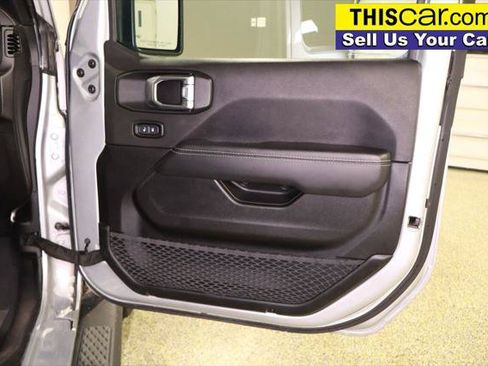 Used 2023 Jeep Gladiator Overland AWD/4WD image 38