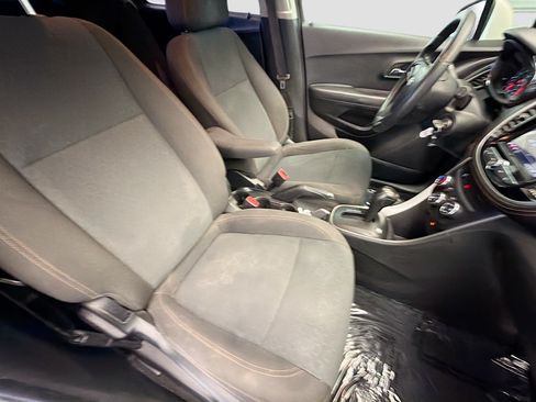 Used 2018 Chevrolet Trax LS FWD image 14