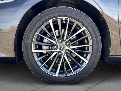 Used 2025 Lexus ES 300h w/ Premium Package image 9